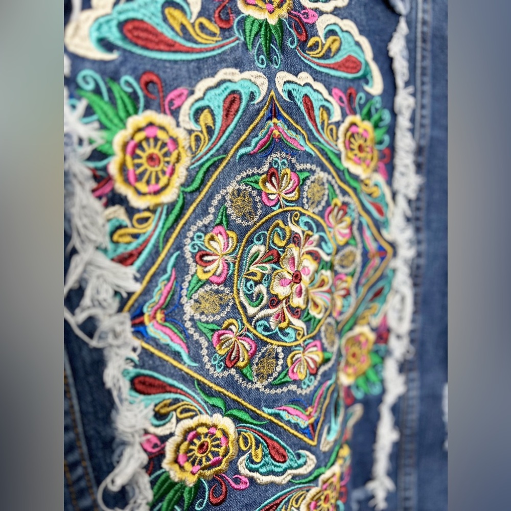 Gorgeous Boho jacket Floral Design Jean Jacket Vintage women’s medium - Picture 12 of 16